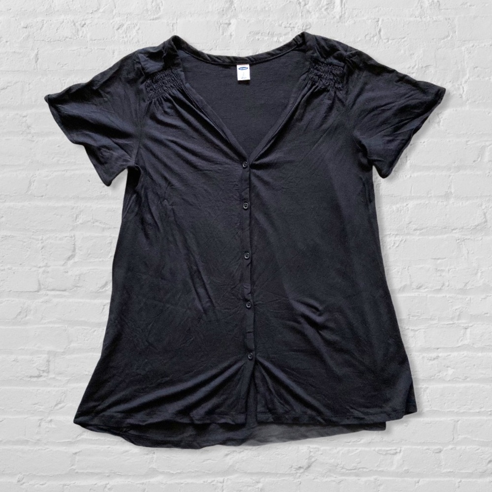 🆕 Old Navy button down vneck black button down t-shirt